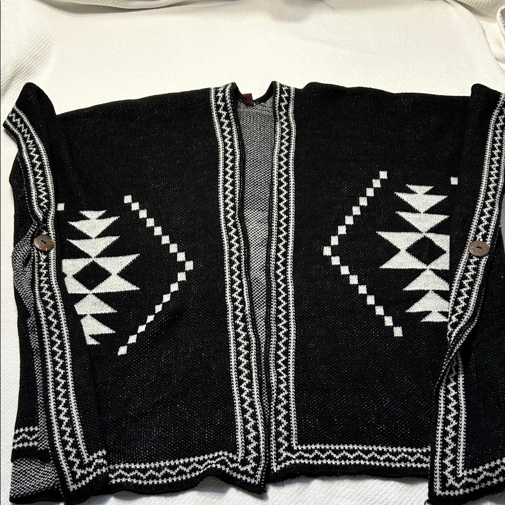 Black and White Geometric Cape